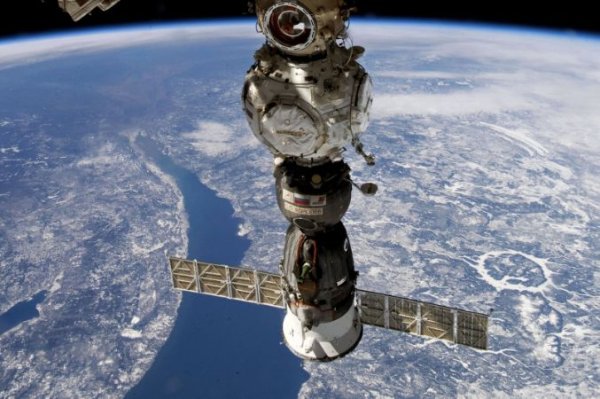 TEKNO | Kebocoran Pesawat Ruang Angkasa Soyuz Rusia Disebabkan Lubang Kurang dari 1 Sentimeter