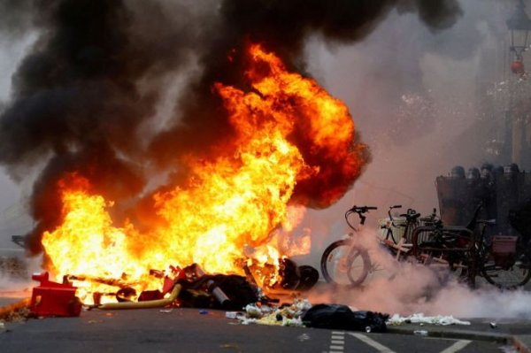 Pendukung Kelompok Teror "PKK" Ubah Paris Jadi Medan Perang, 31 Terluka