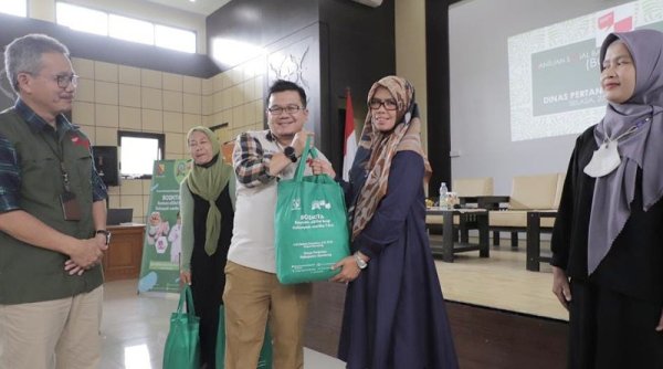 Dinas Pertanian Kabupaten Bandung Salurkan 600 Paket Sembako untuk KWT