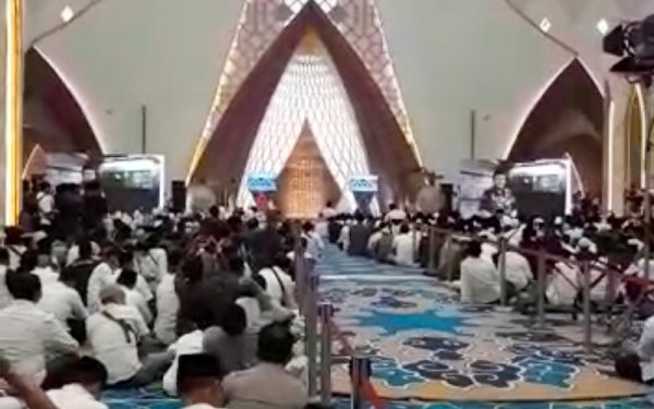 Masjid "Terapung" Al Jabbar Diresmikan Ridwan Kamil