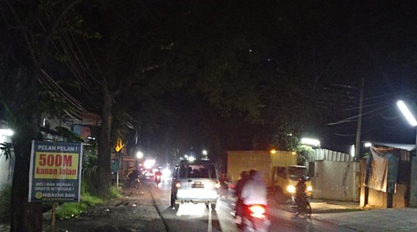Warga Keluhkan Belasan PJU yang Mati di Jalan Raya Laswi Ciparay - Majalaya