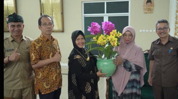 Terima Kunjungan DPD PAI, Hj. Emma Dety Bahas Potensi Budidaya Anggrek untuk Tingkatkan Ekonomi Masyarakat