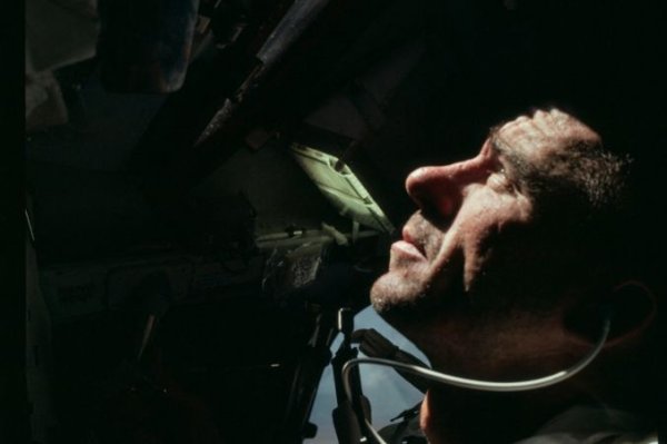 Astronot Terakhir Penerbangan Luar Angkasa Apollo Berawak Pertama Meninggal di Usia 90 Tahun