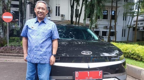 Untuk Memperbaiki Ekosistem jadi Hijau, Wali Kota Bandung Mulai Gunakan Mobil Listrik