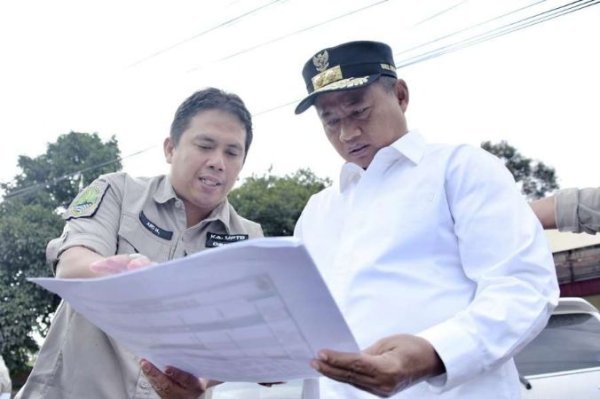 Wagub Jabar Perbaiki Jalan dengan Program "Jamu"