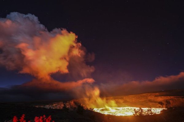 Letusan Gunung Berapi Hawaii Ciptakan Pemandangan Spektakuler