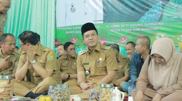 Warganet Tak Yakin Bisa Berantas 'Calo' Pabrik, Bupati Bandung Keluarkan Surat Edaran untuk Camat dan Kades