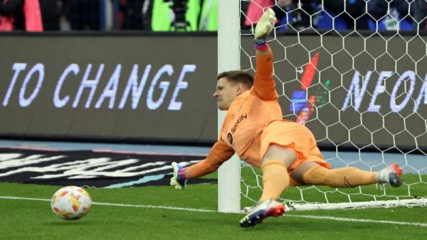 Aksi Heroik Ter Stegen Antarkan Barca ke final Piala Super kontra Real Madrid Dini Hari Ini