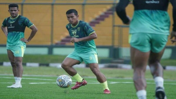 Persib Kembali Berlatih, Klok Absen