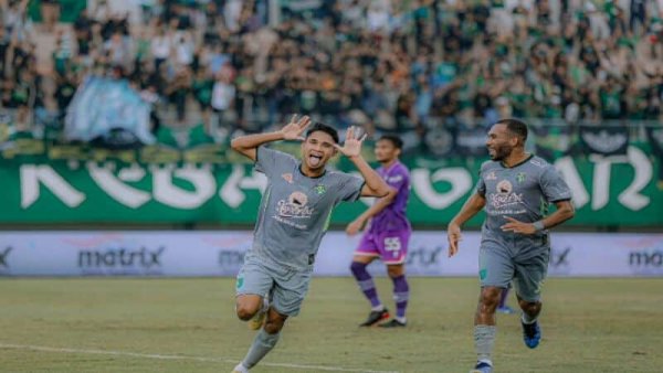 Kalahkan Persita 5-0, Aji Santoso Apresiasi Kerja Keras Pemain Persebaya