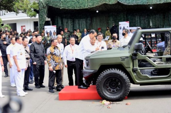 Presiden Jokowi Jajal dan Resmikan Nama Rantis "Maung"