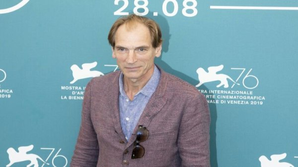 Aktor Julian Sands Dilaporkan Hilang di Pegunungan Kalifornia Setelah Hiking