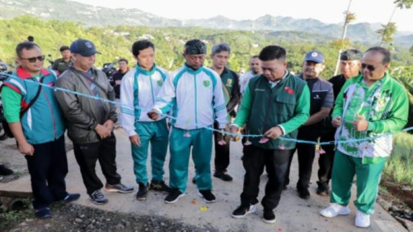 Dukung Pertumbuhan Ekonomi, Bupati Bandung Resmikan Pembangunan Akses Jalan Arya Jaya Keramat Agung Soreang