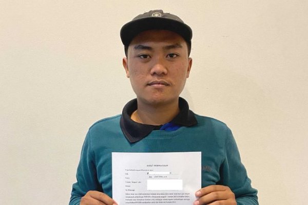 Nyalakan Flare, Oknum Suporter Dilarang Masuk Stadion