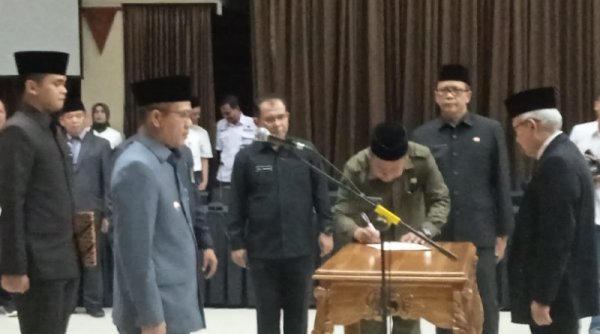 Diketuai Prof. Toto, Dewan Pendidikan Kabupaten Bandung 2023-2028 Dikukuhkan