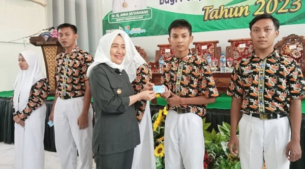 Beri Pelayanan Maksimal, Pemkab Bojonegoro Jemput Bola Perekaman KTP-El di Sekolah