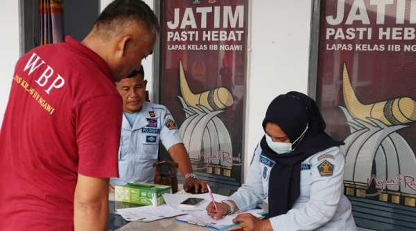 Pastikan Bebas dari Narkoba, WBP dan Pegawai Lapas Ngawi Tes Urine