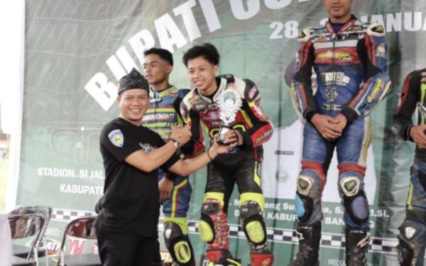 Penonton Antusias, Dadang Supriatna Janjikan akan Tata Sirkuit Balap Motor di Si Jalak Harupat