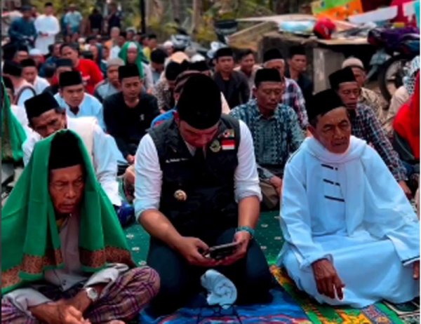 Jabatan Gubernur Jabar Akan Berakhir Tahun 2023,  Netizen: Karna Bapak Rambutnya Belum Putih Nunggu, Baru Naek Jadi Presiden