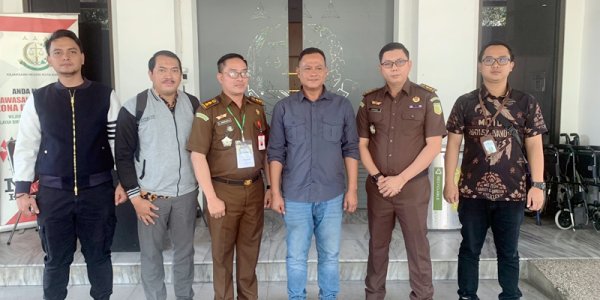 Tim Intelijen Kejaksaan Negeri (Kejari) Kota Bandung Tangkap DPO Kasus Penggelapan