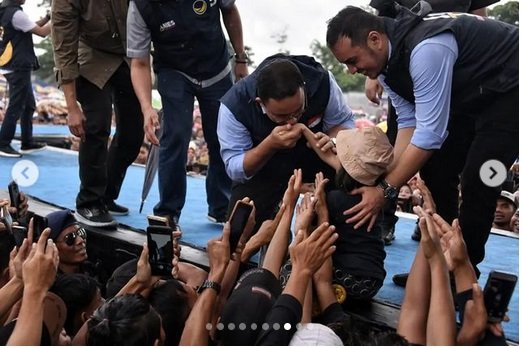 Anies Baswedan di Masbagik, Lombok Timur, Nusa Tenggara Barat, Ribuan Masyarakat Hadir Meski Diguyur Hujan