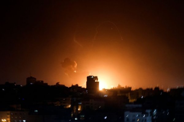 Ketegangan Meningkat, Serangan Udara Israel Hantam Jalur Gaza
