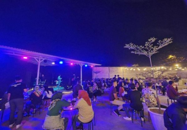 Ngopi dan Kongko Asyik di 18 Coffee & Beverages