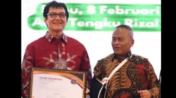 HPN 2023 | Rahmat Shah Diganjar Penghargaan dari PWI Pusat