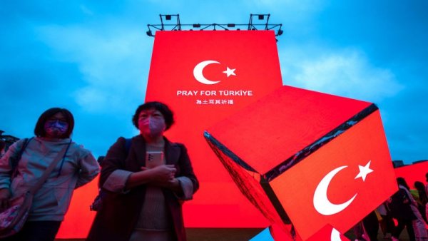 Presiden dan Wakil Presiden Taiwan Sumbangkan Gaji Sebulan untuk Korban Gempa Turki
