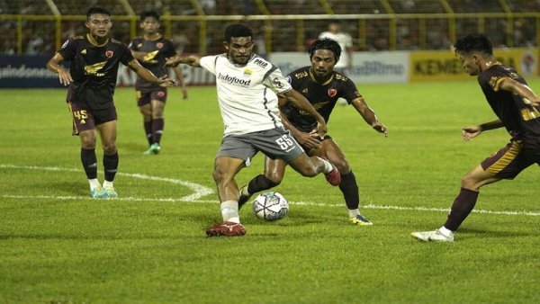 Persib Jamu PSM di Stadion Pakansari