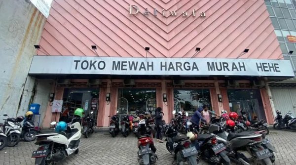 Enam Orang Diduga WNA Mencuri di Toko Crazy Rich Surabaya dengan Modus Tukar Uang