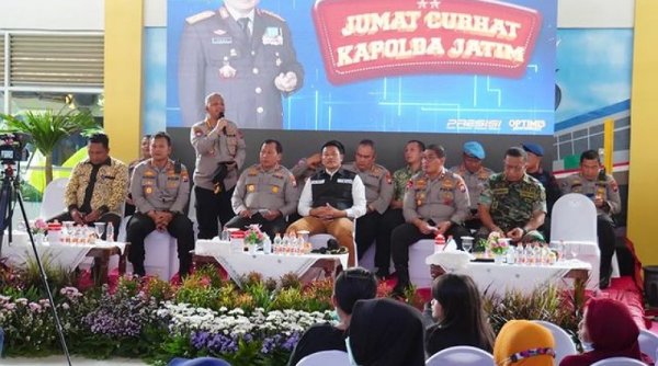 Kapolda Jatim Laksanakan Jumat Curhat di Terminal Purabaya