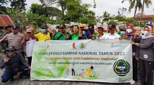 Komitmen Tuntas Kelola Sampah, Pemkab Bojonegoro Gelar Bersih-bersih Sampah di Sumuragung