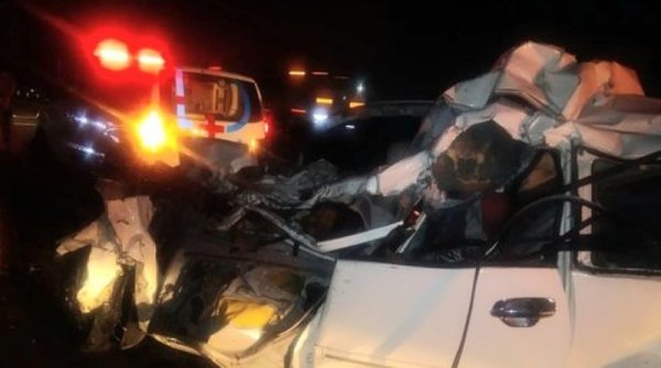 Toyota Innova Seruduk Truk di Tol Solo-Ngawi, Empat Orang Tewas