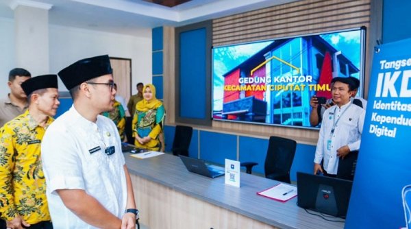 Pilar Resmikan Jembatan Cinere Mas dan Kantor Kecamatan Ciputat Timur