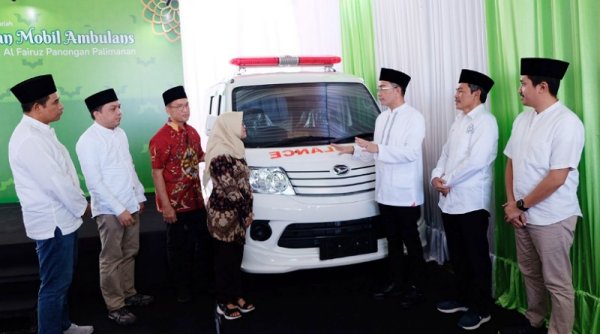 ACC Serahkan Bantuan Ambulans untuk Masyarakat Cirebon
