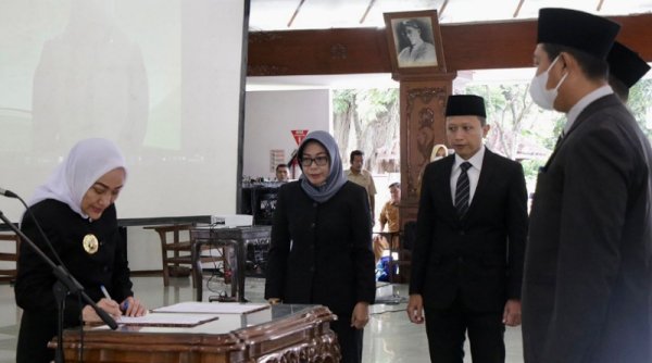 Lantik 27 Pejabat, Bupati Bojonegoro Tekankan Netralitas PNS Jelang Tahun Politik