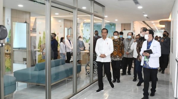 Tinjau Fasilitas Mayapada Hospital Bandung, Presiden: Perbanyak Dokter Spesialis