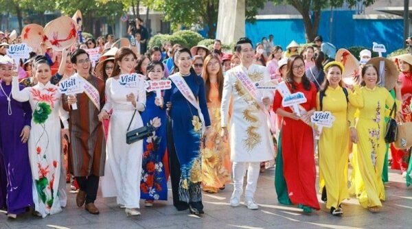 Jelajahi Pesona Ho Chi Minh City Lewat Festival Ao Dai 2023