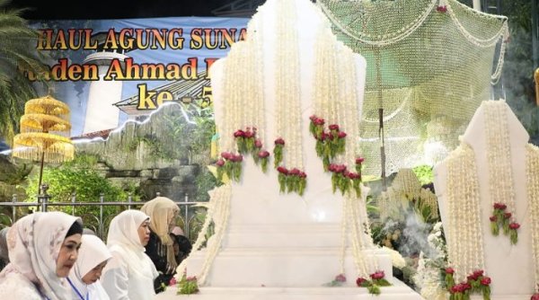 Khofifah Hadiri Haul Agung ke 546 Sunan Ampel