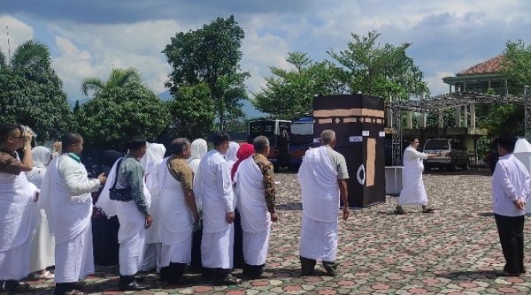 Umrah di Bulan Suci Ramadan, AA Ikhsan Tour & Travel akan Berangkatkan 42 Jemaah