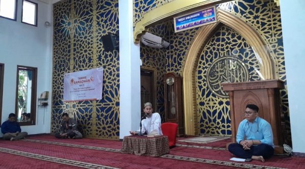 Jelang Ramadan, Ustadz Muhammad, "Tarawih itu sunnah dan bertengkar itu haram"
