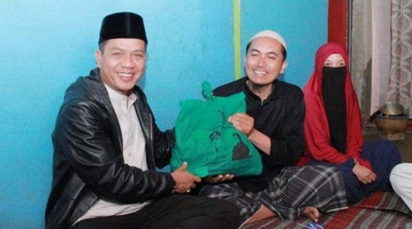 Kang DS Sahur Pertama di Rumah Warga, Yuyun, " Hatur nuhun Pak Bupati, kersa rurumpaheun ka rorompok abdi"