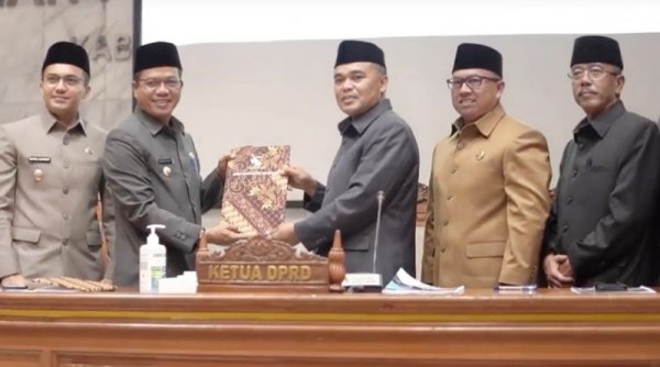 DPRD Kabupaten Bandung Gelar Rapat Paripurna Terkait Pandangan Raperda dan Rencana Pansus