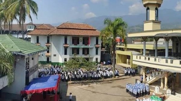 DARI PONPES KE PONPES | Mama Kiai Muhammad Faqih Sang Pendiri Pesantren Baitul Arqom Lembur Awi
