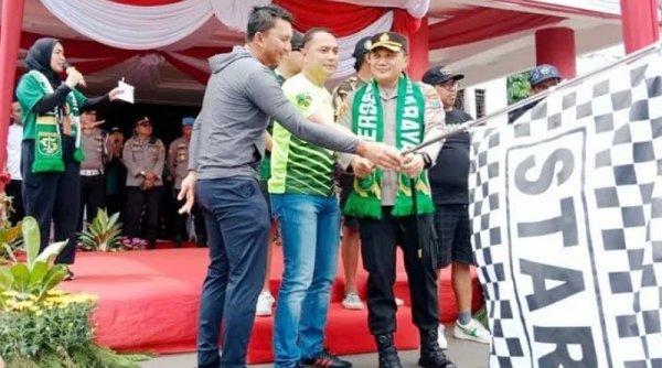 Eri Cahyadi Lepas Keberangkatan Ratusan Bonek ke Semarang