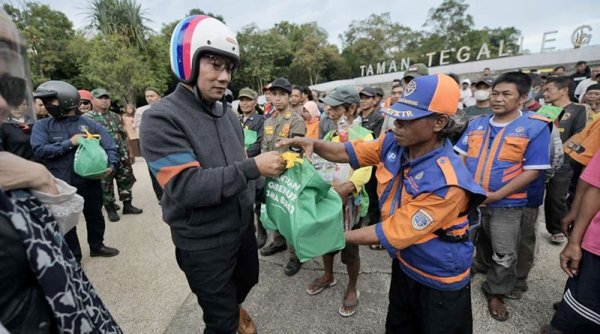Bulan Berbagi On The Street, 1,4 Juta Rantang Makanan Dibagikan kepada Warga Tak Mampu