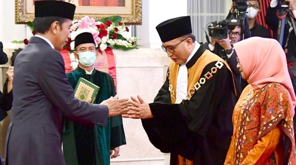 Presiden Saksikan Pengucapan Sumpah Sunarto sebagai Wakil Ketua MA Bidang Yudisial