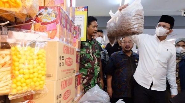 Gus Muhdlor Sidak Ijin Edar dan Masa Kaduluarsa