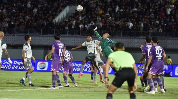 Persib Menyerah 0-4 dari Tangerang